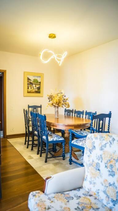 Apartamento L 11 - Conforto Familia A Poucos Passos Do Capivari, Lareira , Wifi E 3 Quartos- By Hostyn