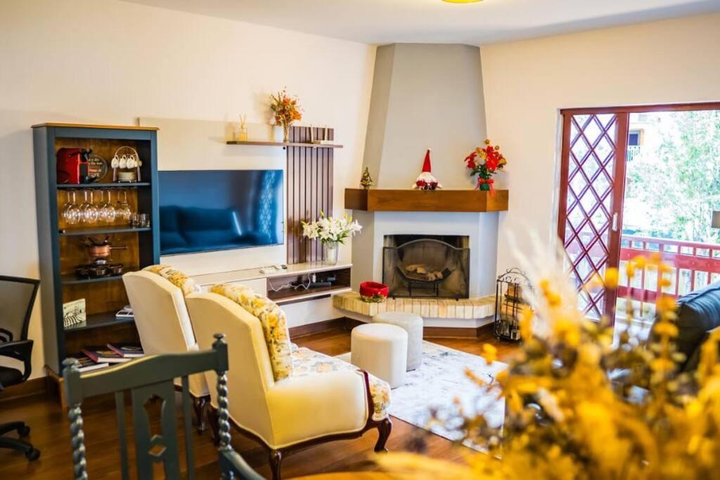 Apartamento L 11 - Conforto Familia A Poucos Passos Do Capivari, Lareira , Wifi E 3 Quartos- By Hostyn Campos do Jordão