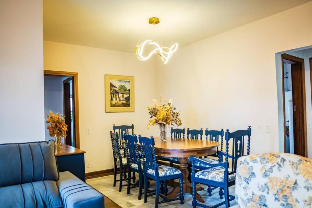 Apartamento L 11 - Conforto Familia A Poucos Passos Do Capivari, Lareira , Wifi E 3 Quartos- By Hostyn *